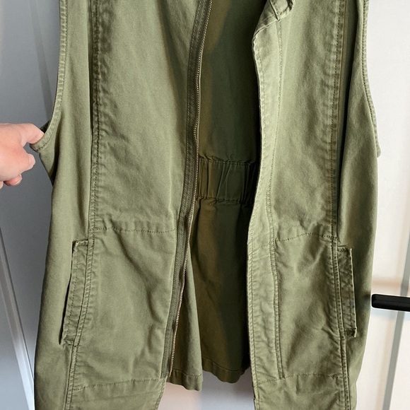 Cabi Army Green Explorer Utility Vest EUC - Picture 10 of 14